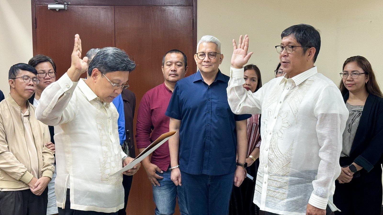 Dindo Amparo takes oath as new PBS-BBS head