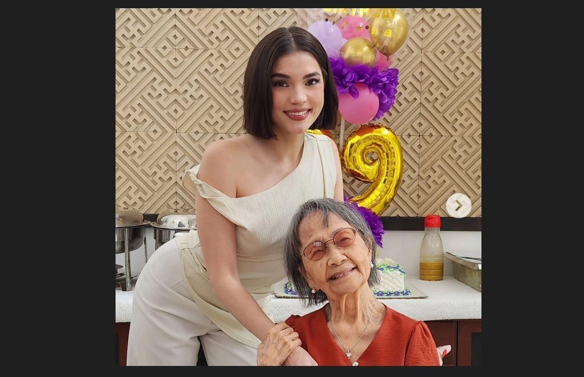 Rhian Ramos and her lola aged 99