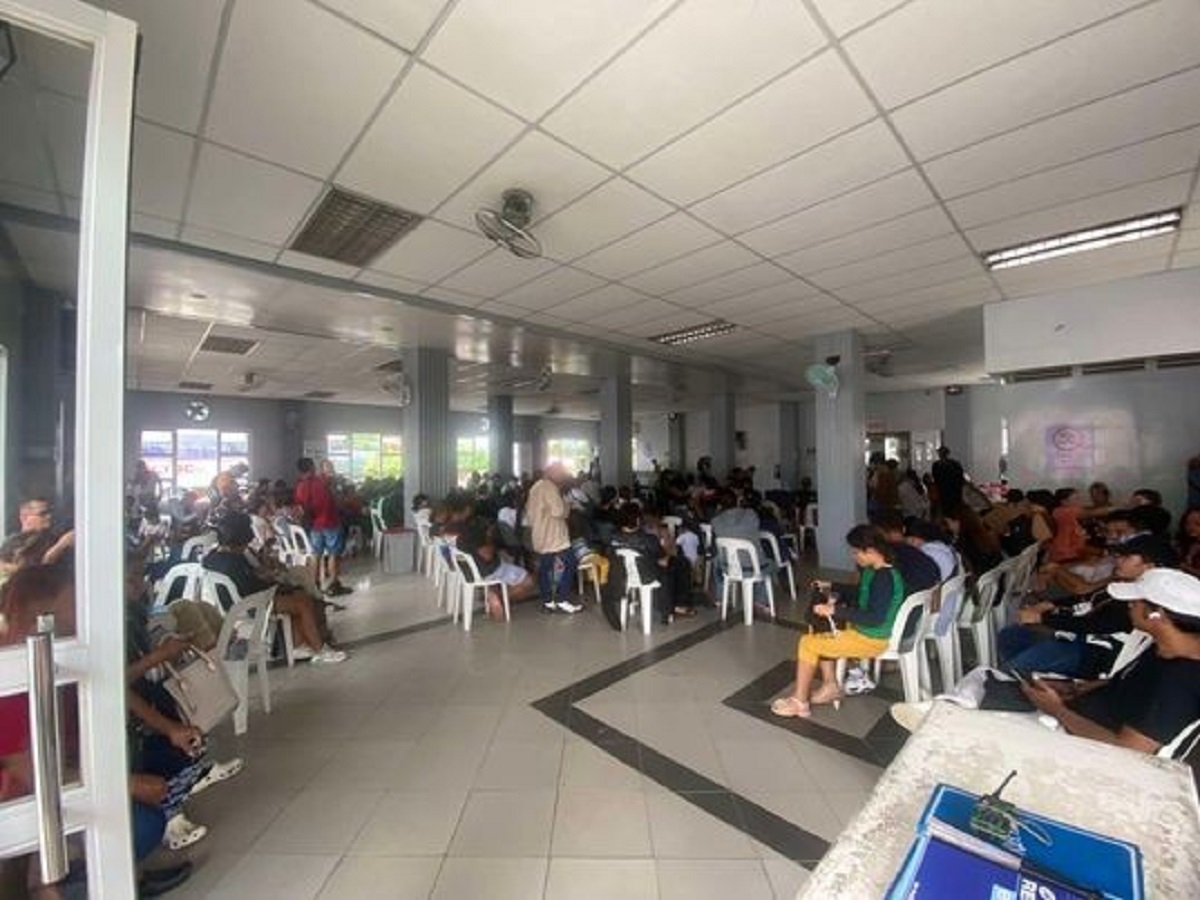 Over 2,400 stranded at sea ports due to Enteng —PCG