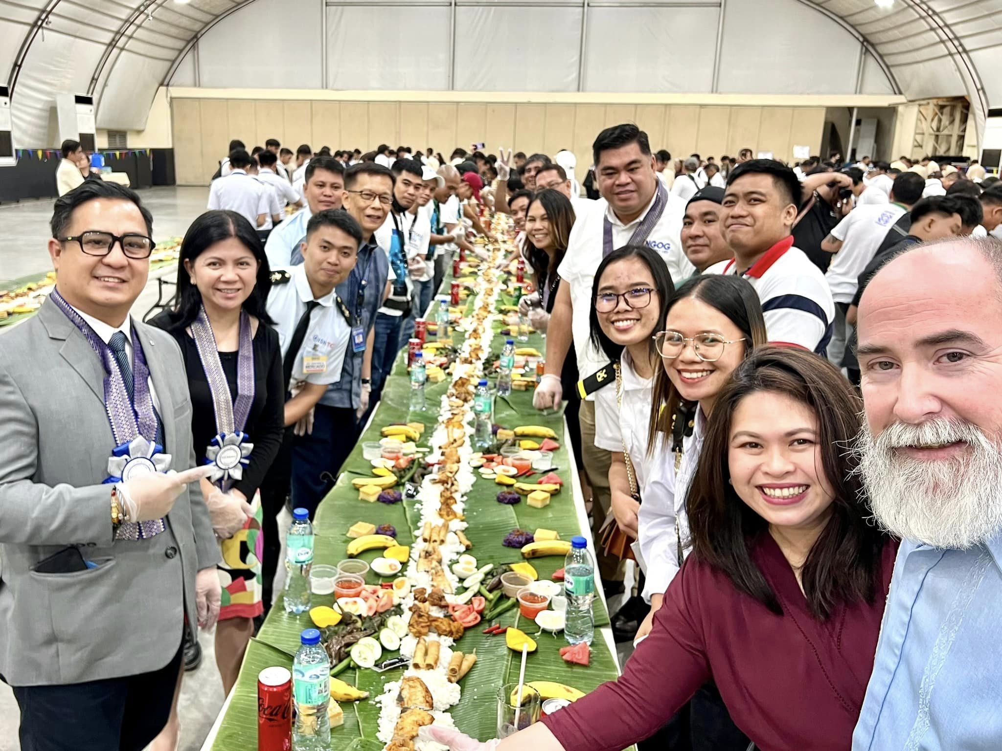 The DMW celebrated the National Maritime Week with a traditional boodle-fight