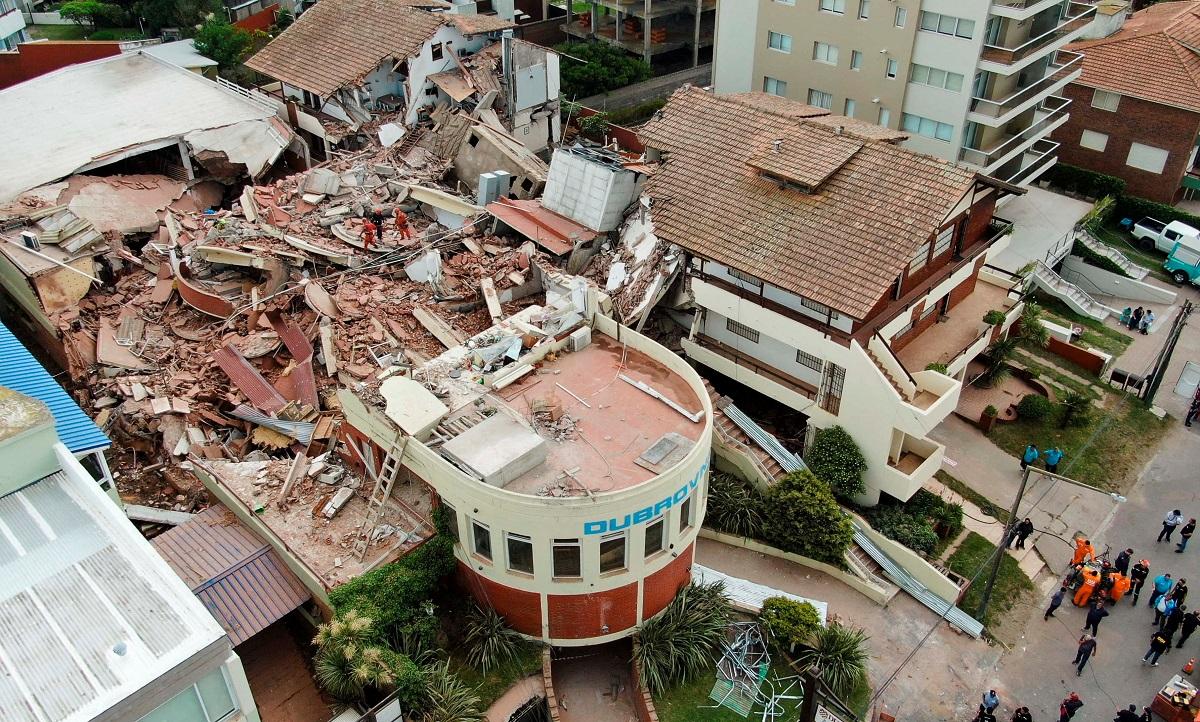 Hotel collapses in Argentina, firefighters search for trapped people
