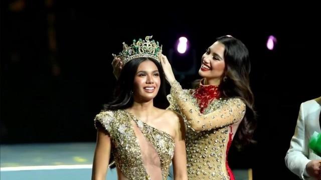 In September, CJ was crowned Miss Grand International Philippines 2024 in a golden cutout gown with a thigh-high slit fit for a queen. Photo: GrandPhTV/ YouTube