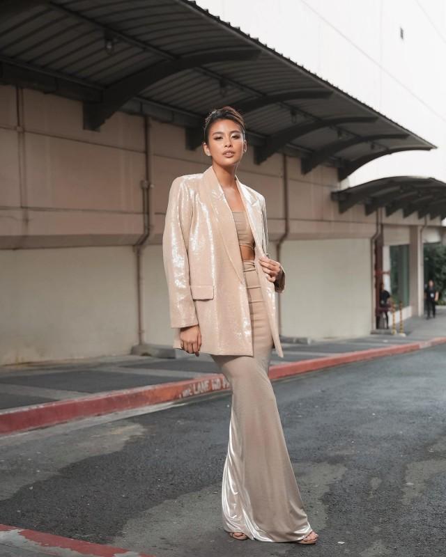 For the awarding ceremony of "Magpasikat," Gabbi saved the best for the last and wore a sparkling power suit by Jro Alarcio.  Photo: Gabbi Garcia/IG