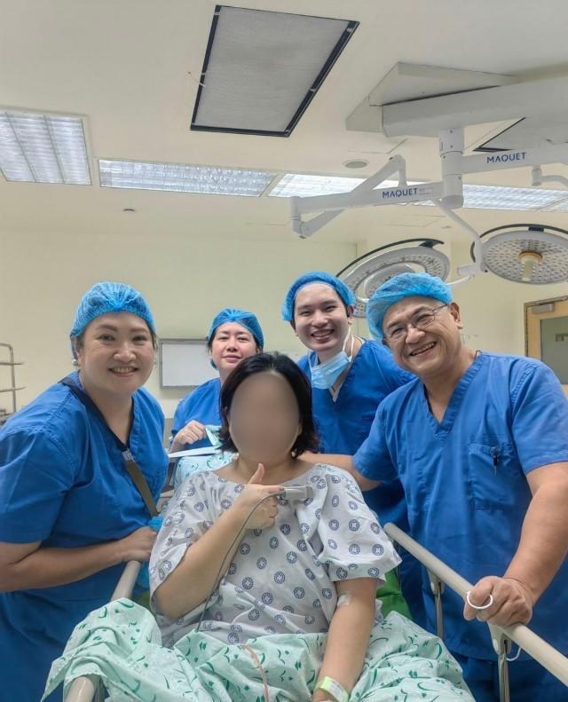 After *Lisa's skin grafting procedure on October 7. Beside her are reconstructive surgeon Dr. Eric Arcilla and anesthesiologist Dr. Celina Ancheta. Photo supplied.