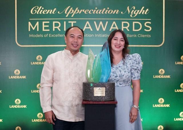 Roderick and his wife, Sheila Capalongan, receive the special citation for integrated farming during the LANDBANK MERIT Awards in Malate, Manila.