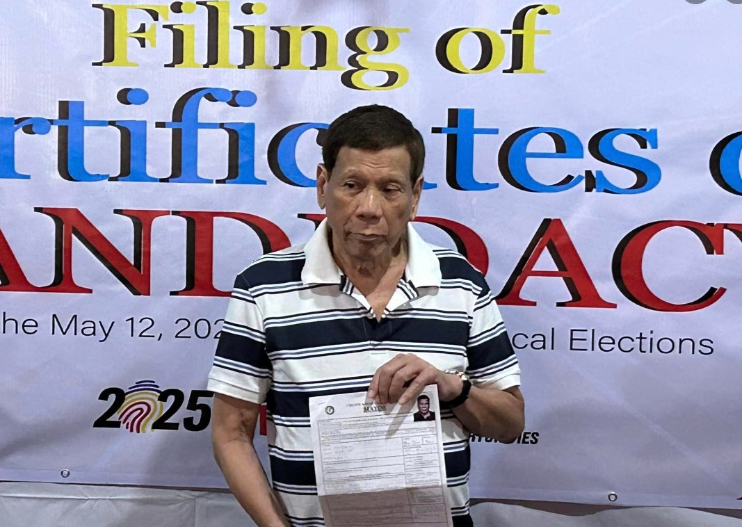 Rodrigo Duterte files COC for mayor of Davao City | GMA News Online