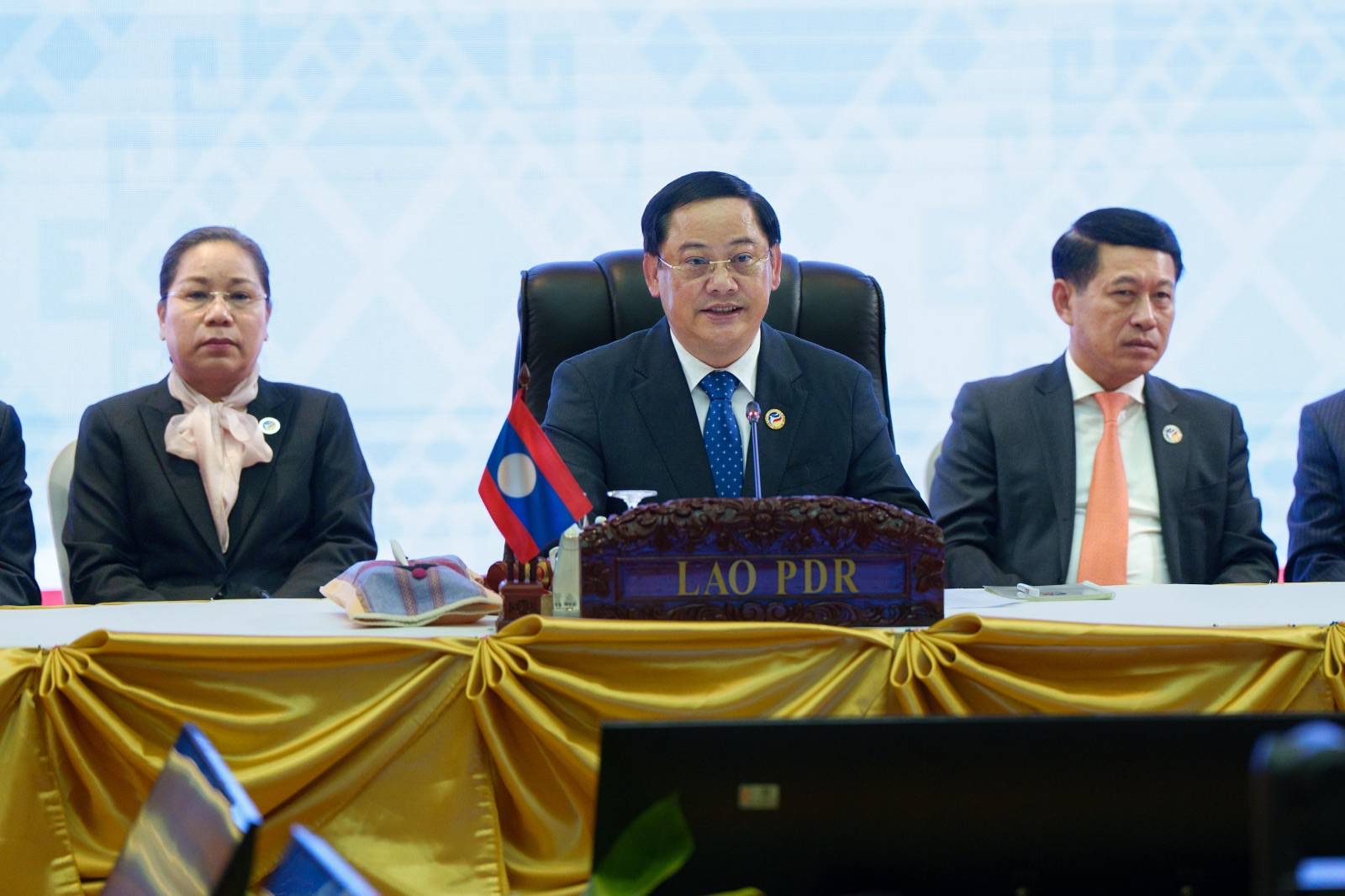 Lao PM: ASEAN, China showed commitment to expand economic ties