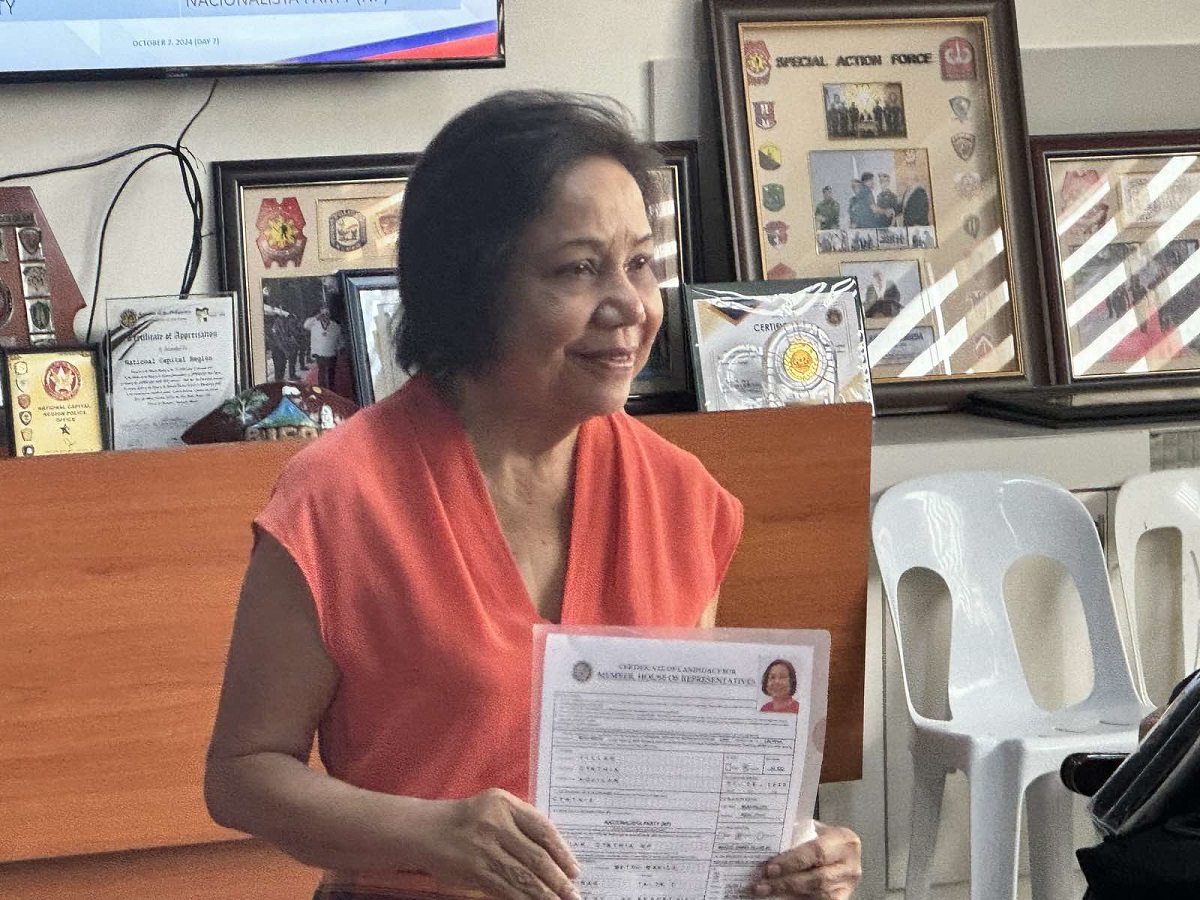 Cynthia Villar files COC for Las Piñas representative