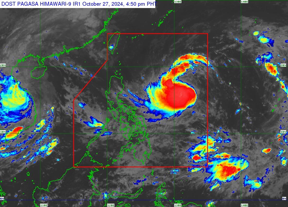 Leon slightly intensifies as it moves west over Philippine Sea