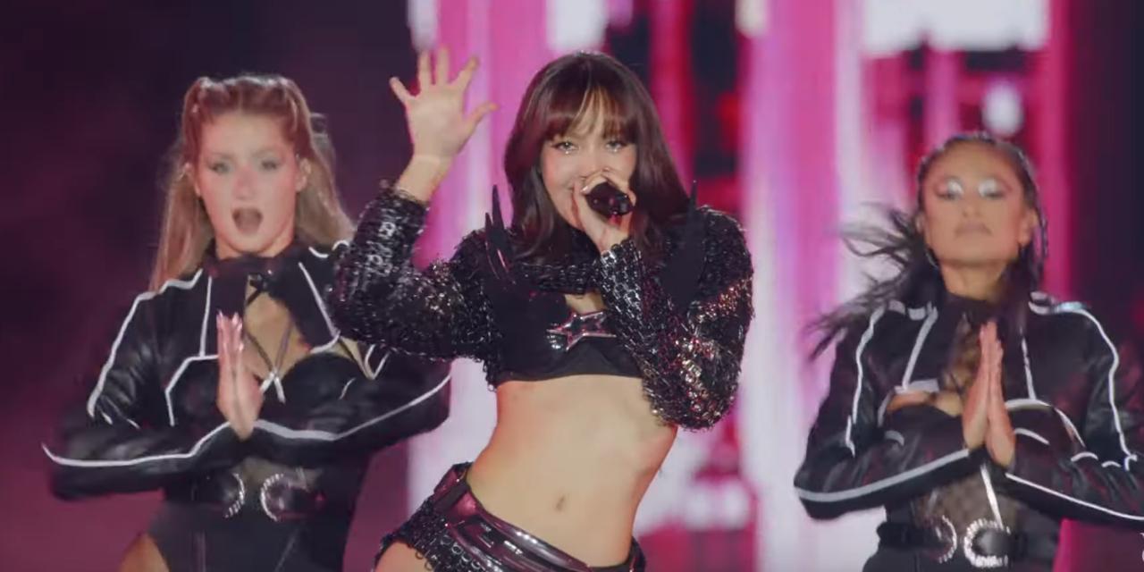 Lisa performs at Victoria's Secret Fashion Show 2024