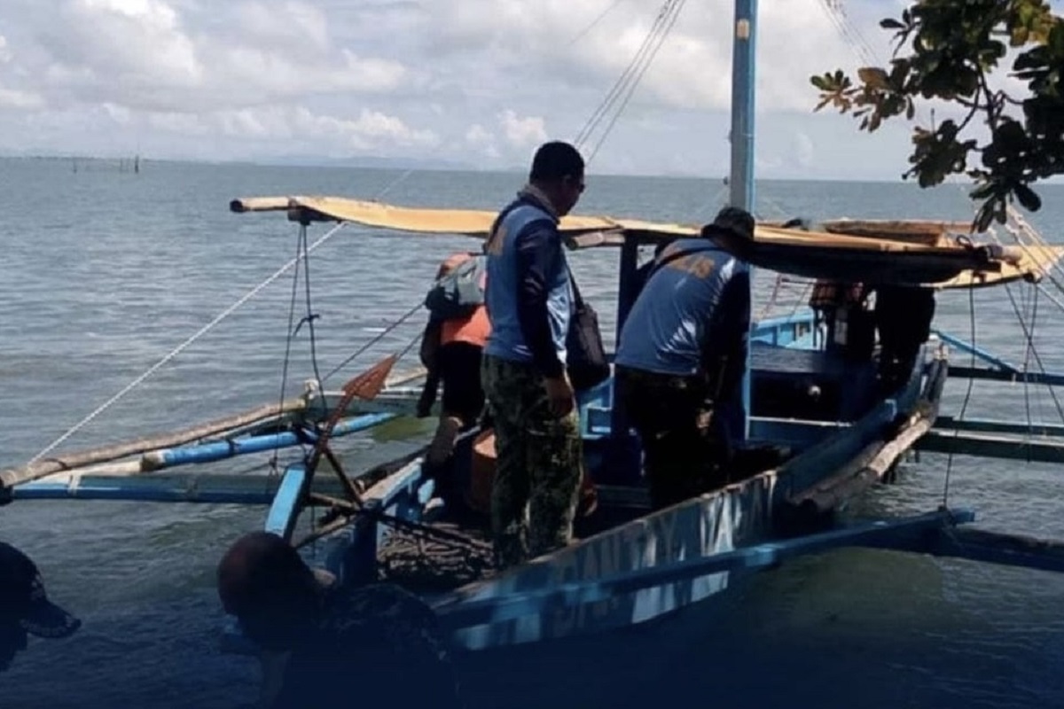 Cop on seaborne patrol in Guimaras falls off boat, goes missing