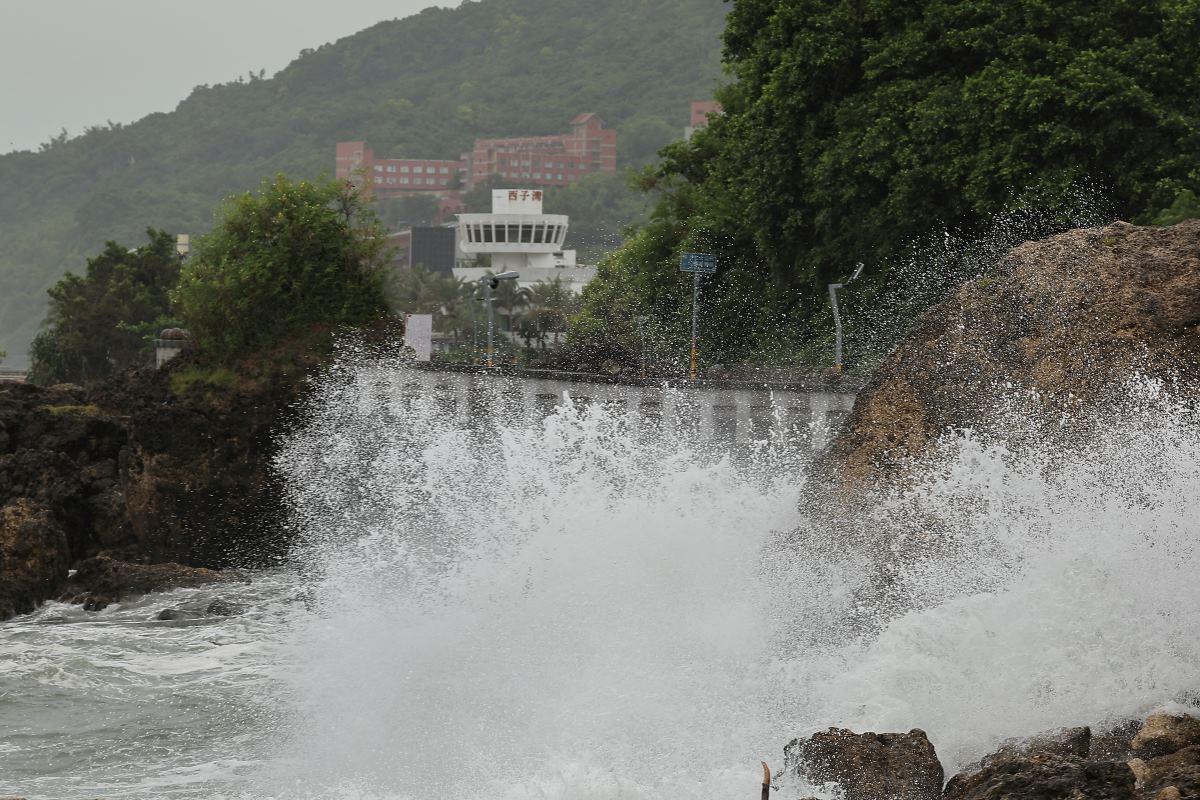 Taiwan braces for Typhoon Krathon