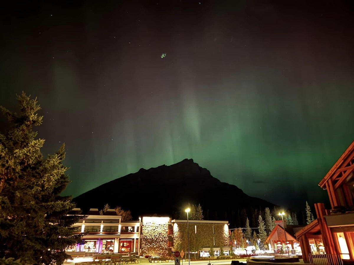 Northern lights delight Filipinos in Canada