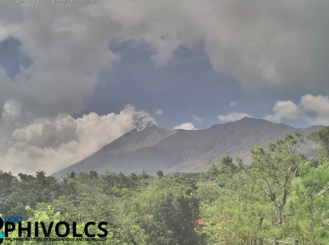 A voluminous 900-meter tall plume with intermittent ash was discharged by Kanlaon Volcano