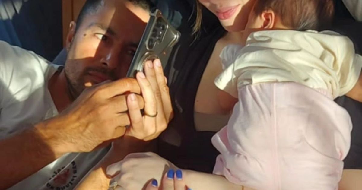 Derek Ramsay shares family photo with Ellen Adarna, newborn daughter