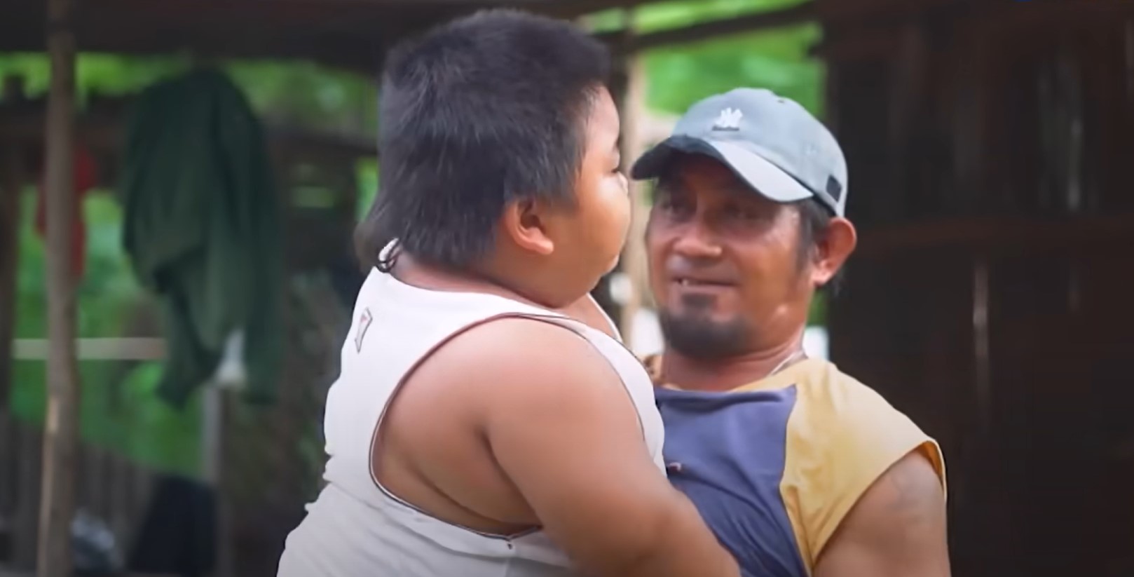 2-anyos na ‘hebigat kid’ na higit 40 kilos ang timbang sa Occidental Mindoro, ano nga ba ang kondisyon? thumbnail