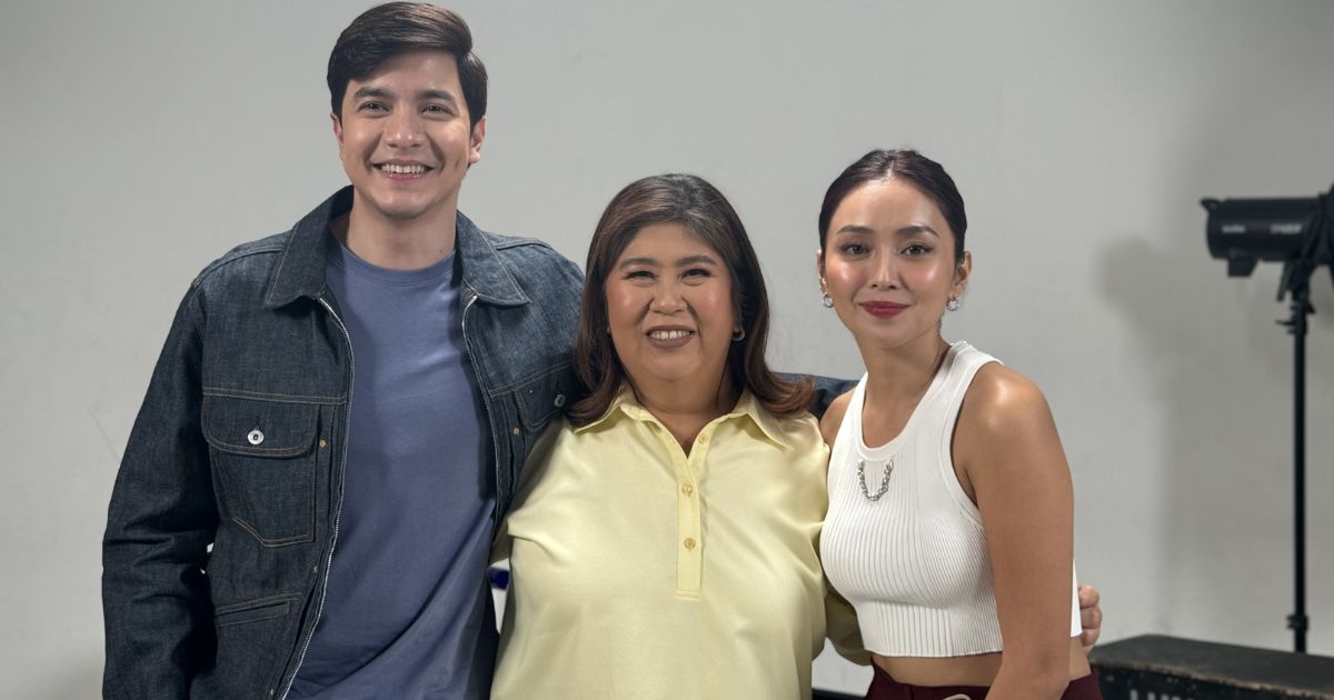 Alden Richards, Kathryn Bernardo try delivering flight announcements on 'Kapuso Mo, Jessica Soho'