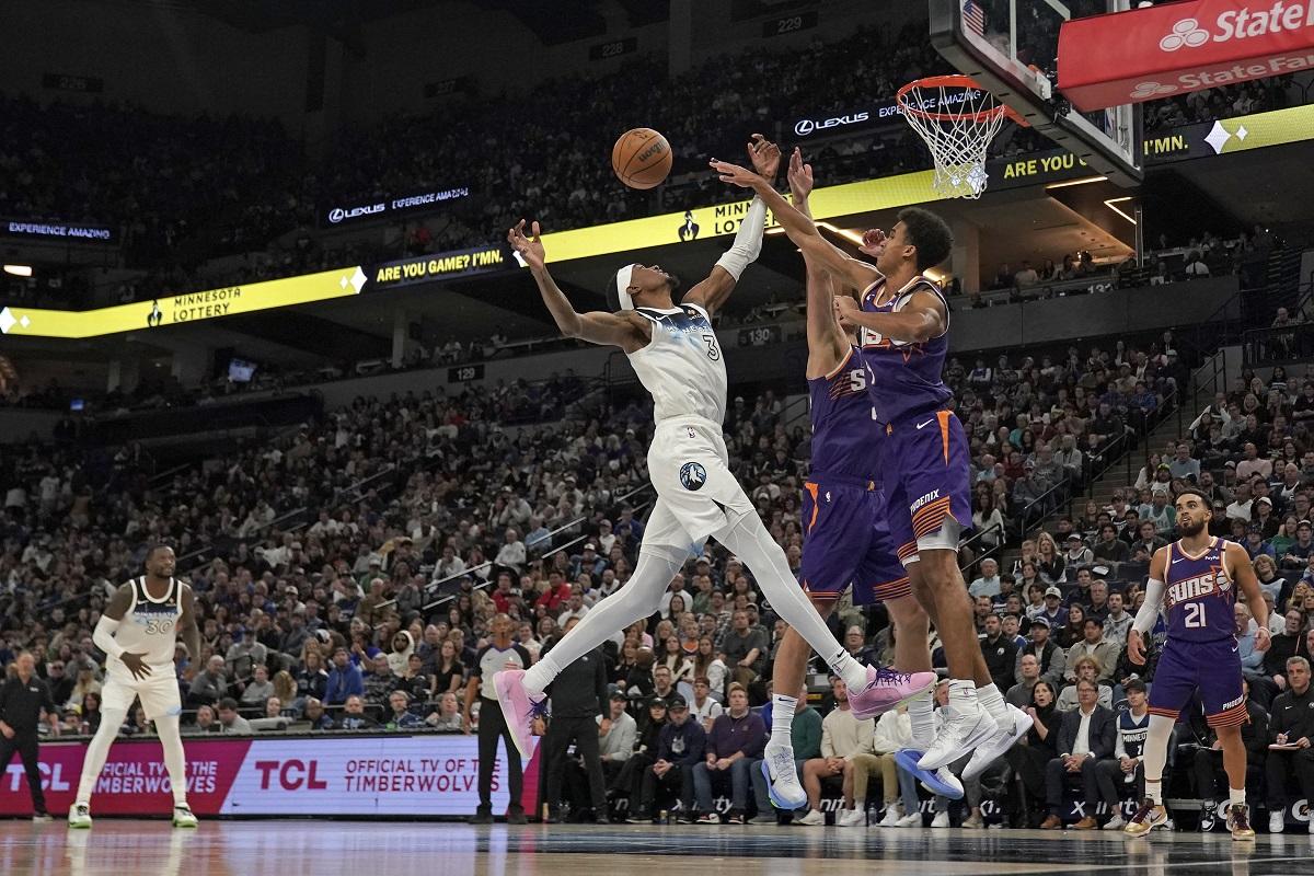 NBA: Julius Randle's buzzer-beater lifts Timberwolves over Suns