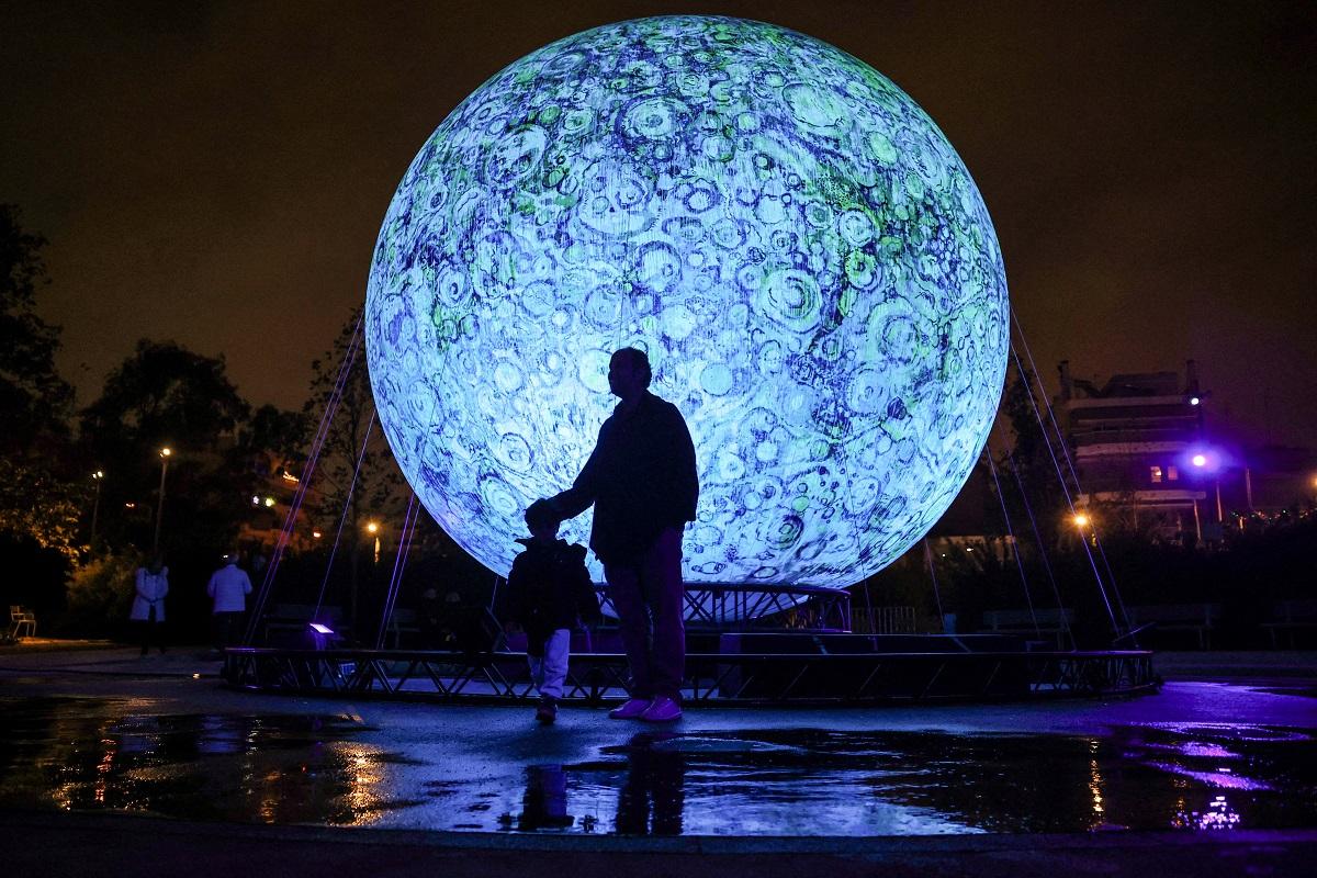 Festive light installations in Athens, Greece | Photos | GMA News Online