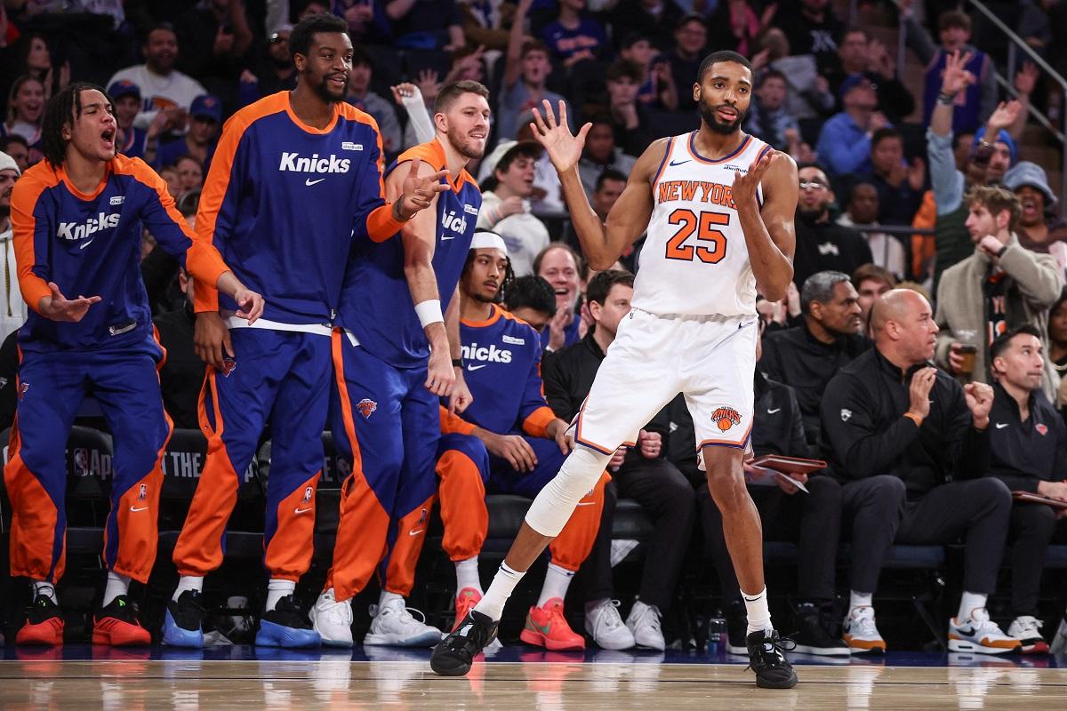 NBA Mikal Bridges helps Knicks hold off Spurs 117114 GMA News Online