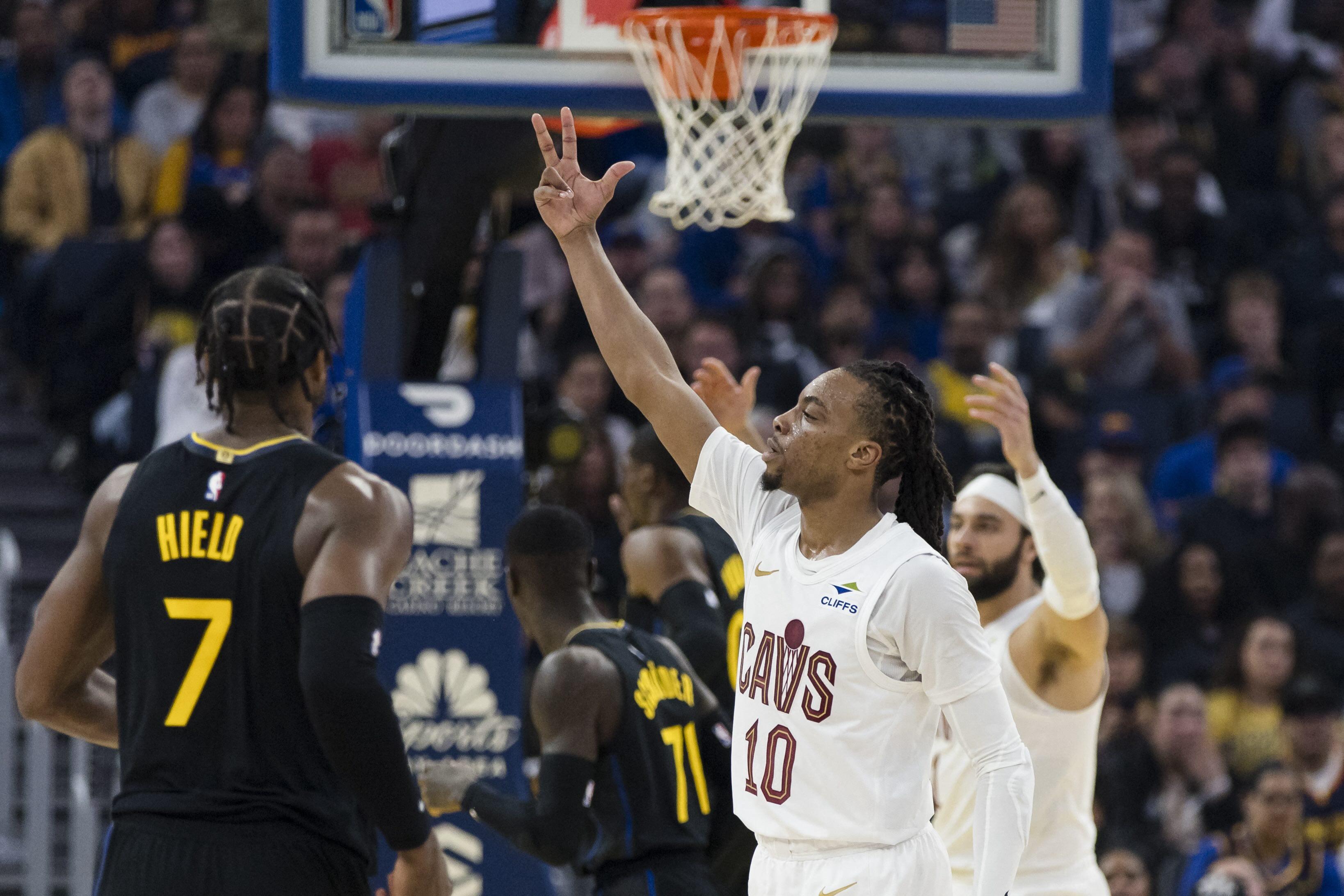 NBA Streaking Cavaliers cruise to win over Warriors GMA News Online