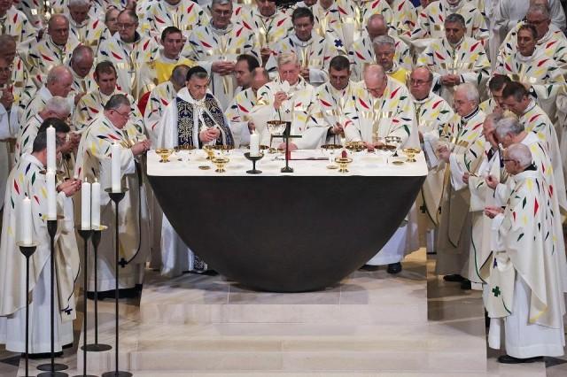 Paris' archbishop Laurent Ulrich attends the inaugural Mass. Christophe Petit Tesson/ Pool via REUTERS
