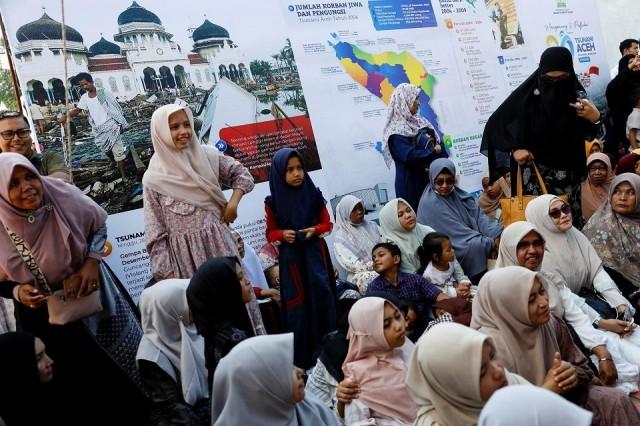 People attend mass prayers commemorating the 20th anniversary of the Indian Ocean tsunami at Baiturrahman Grand Mosque in Banda Aceh, Aceh, Indonesia, December 26, 2024. REUTERS/ Willy Kurniawan