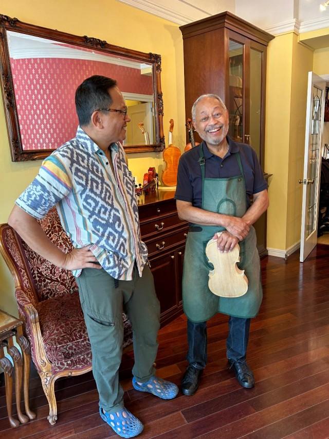 Howie Severino with his fatherâ€™s 90-year-old college classmate, Bobby Arboleda, now a violin maker in Tokyo.