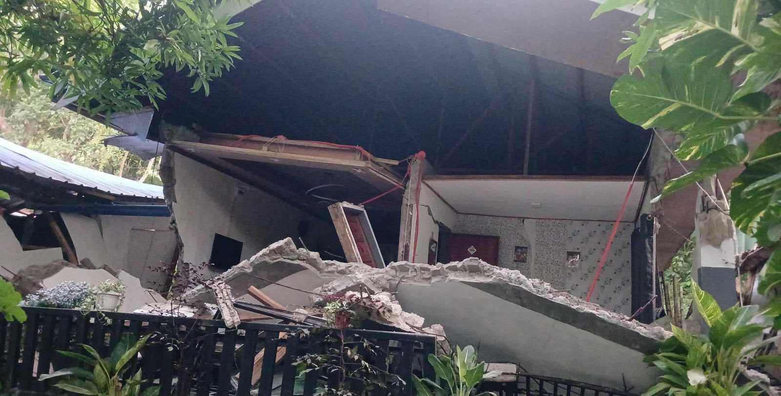 15 houses destroyed, many heavily damaged after ground ruptures in Lopez, Quezon