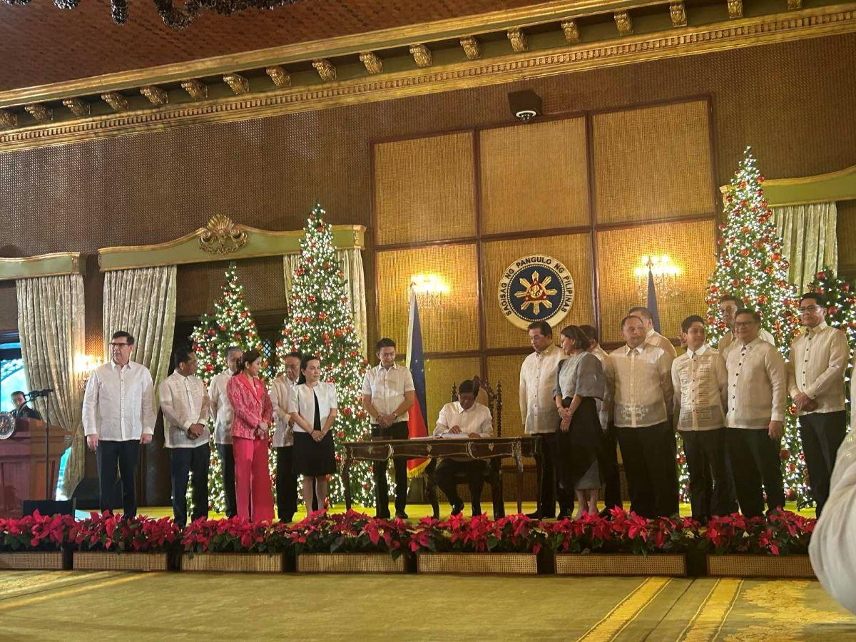 Marcos signs 2025 national budget