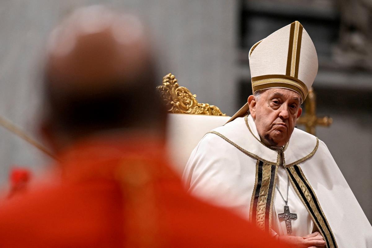 Pope Francis appears with bruised chin at ceremony for new cardinals ...