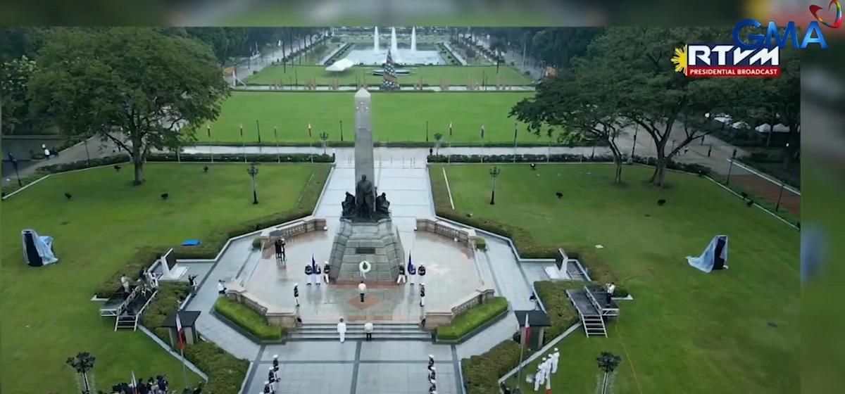 Marcos lays wreath at Rizal Monument on Rizal Day