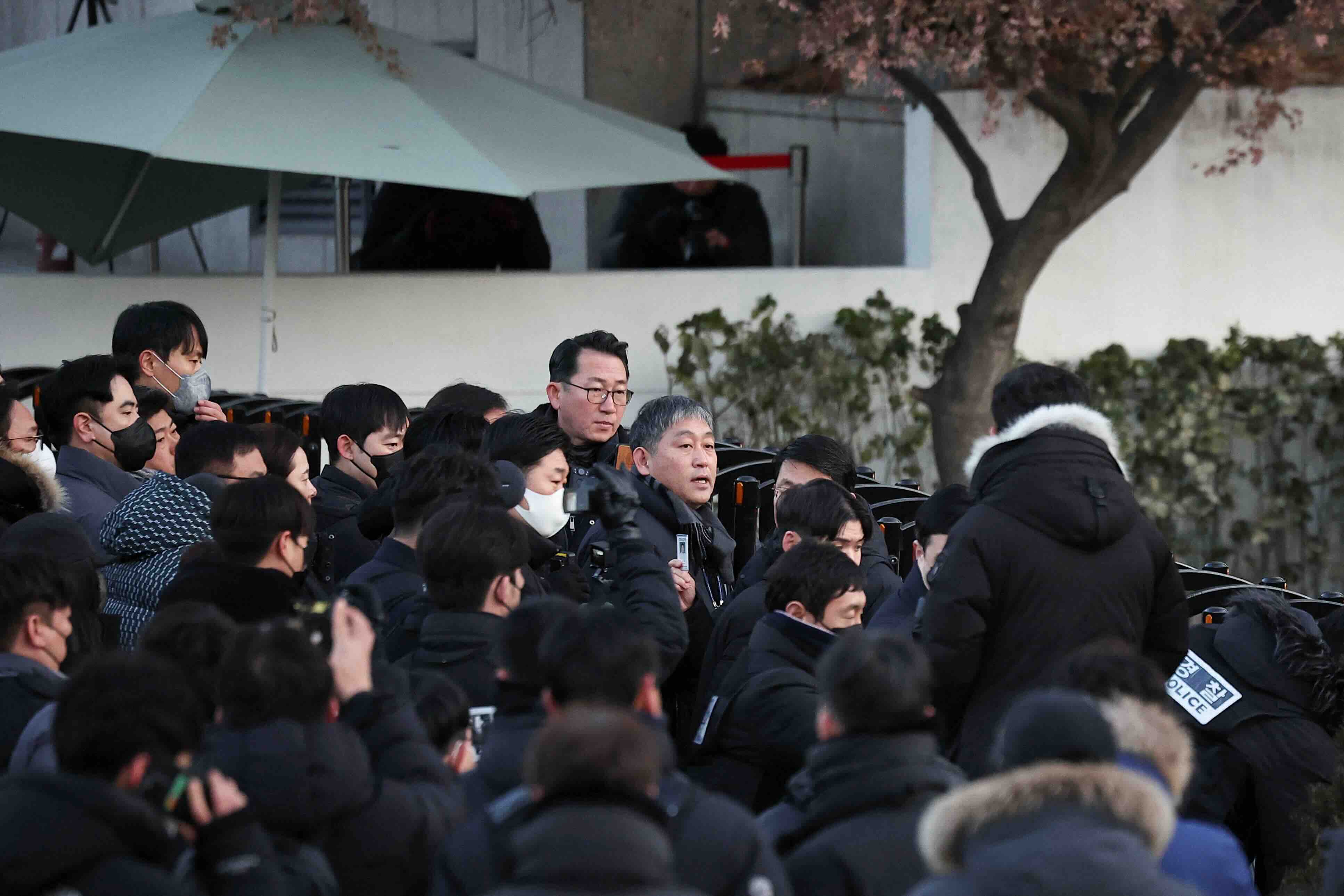 South Korea investigating authorities have begun attempting to arrest President Yoon 