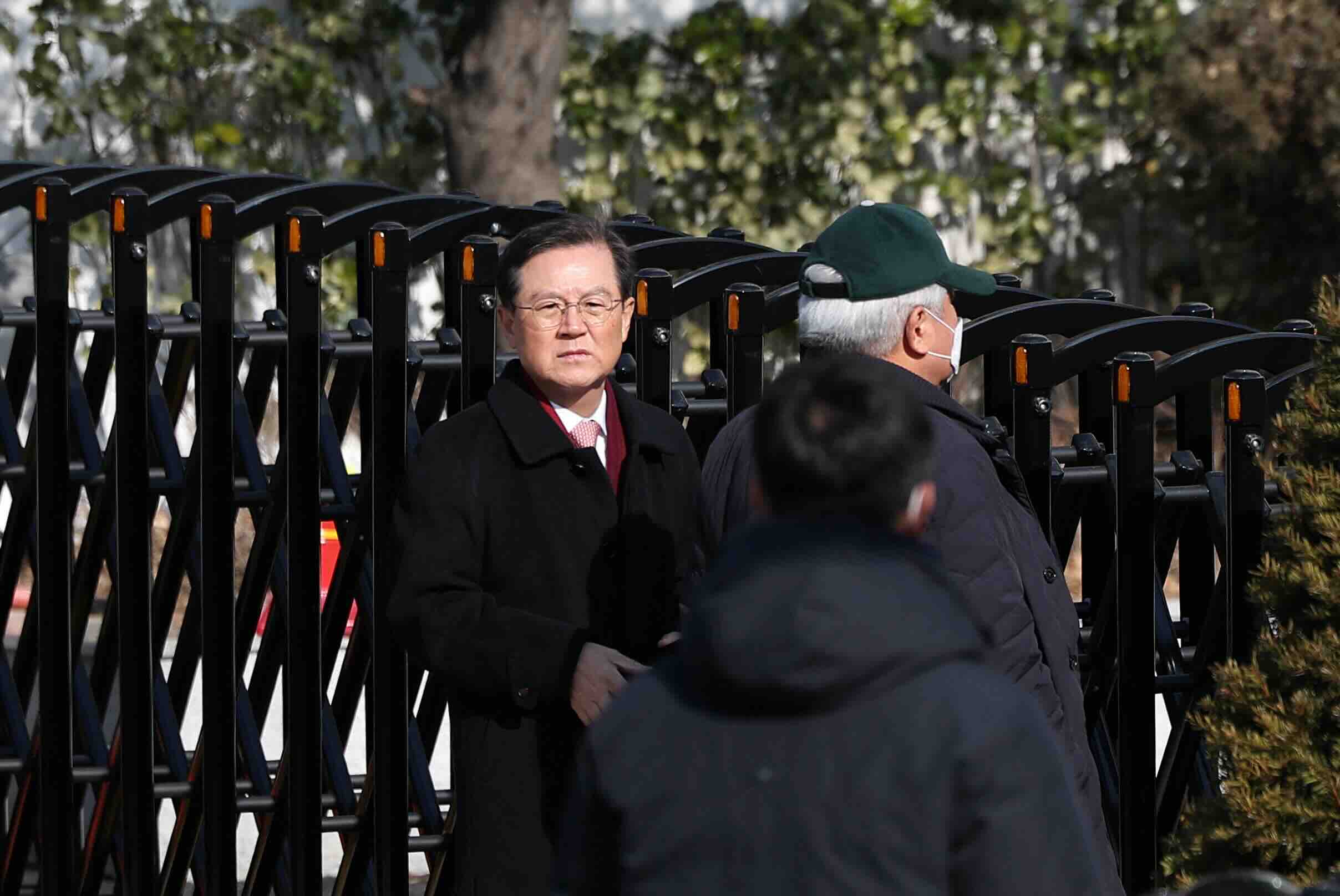 Impeached South Korean President Yoon Suk Yeol's lawyer Yoon Kab-keun arrives in front of the impeached Yeol's official residence, as Yoon faces poten