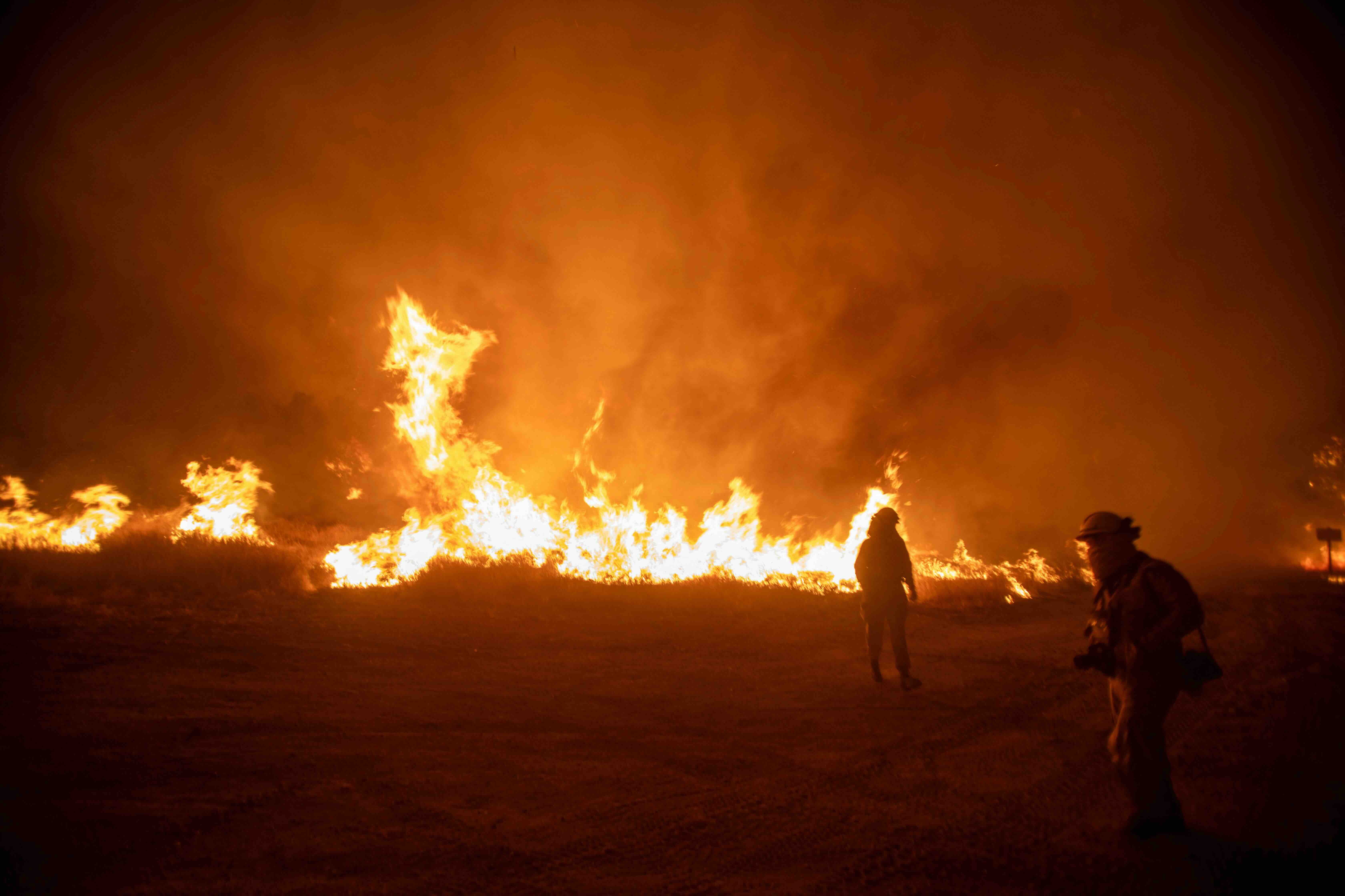 New wildfire near Los Angeles explodes to 9,400 acres, forces evacuations