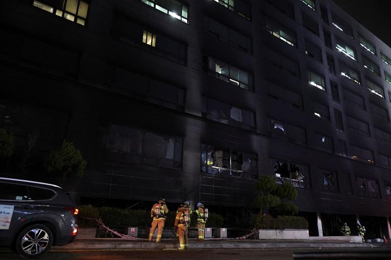 Dozens rescued in South Korea building fire, emergency department says