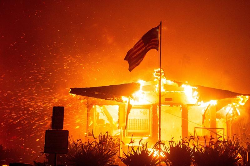 Movie, TV stars flee homes as Los Angeles wildfires burn