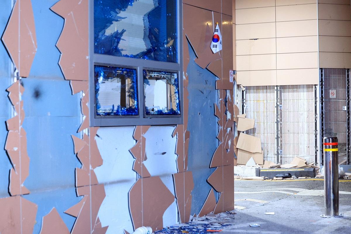Yoon supporters storm South Korea court after it extends his detention
