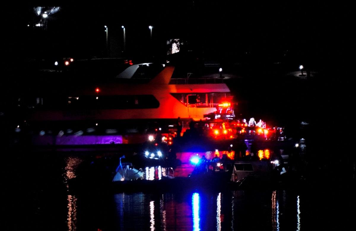 US skaters, Russian ex-world champions aboard plane that crashed in Washington DC