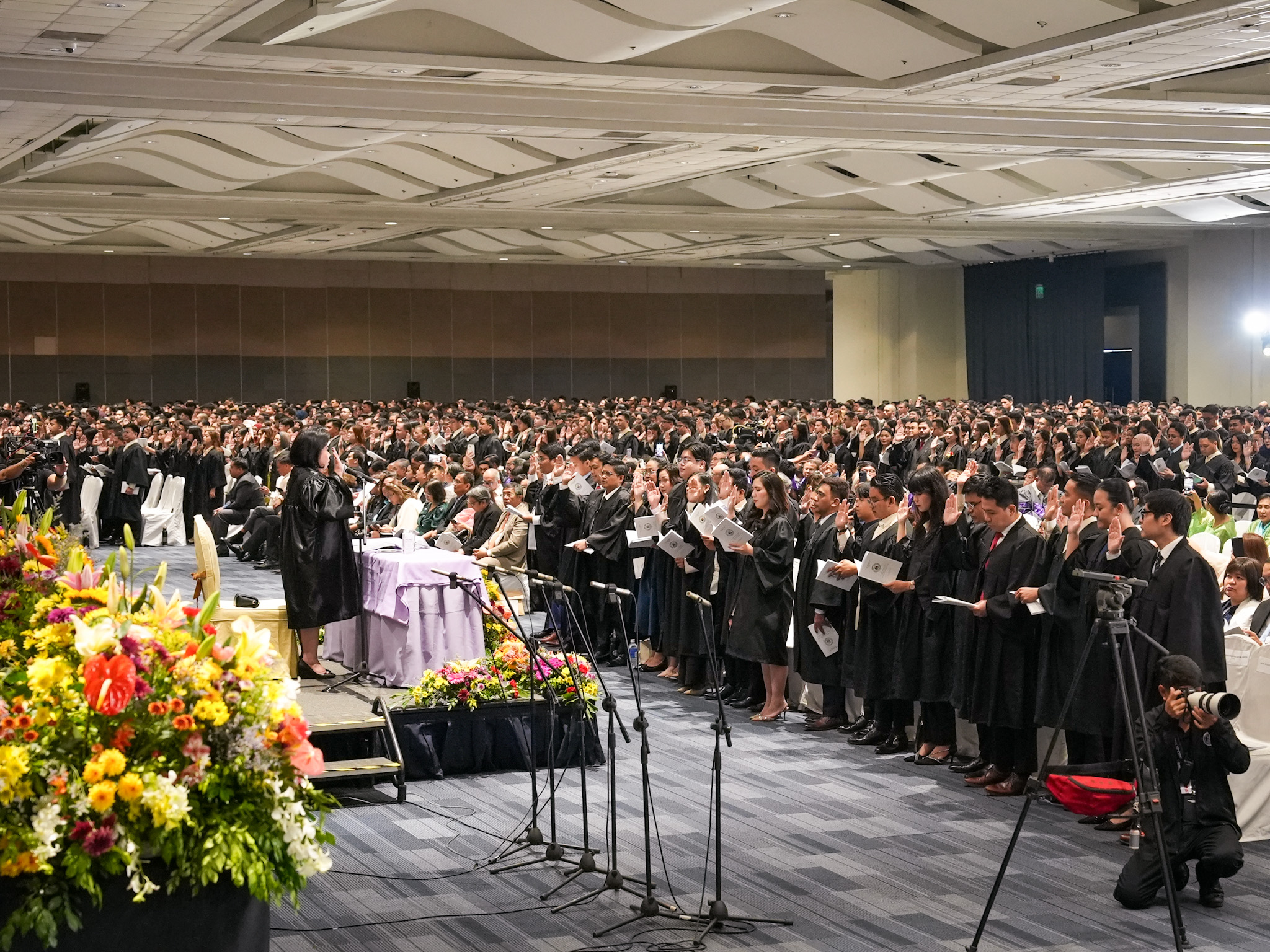 More than 3,000 aspiring individuals who passed the 2024 Bar exams took their oath on Friday