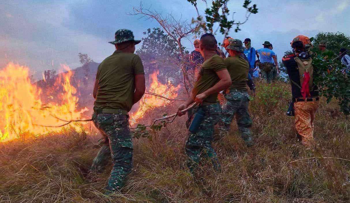 Grass fire hits mountainous area in Ilocos Norte