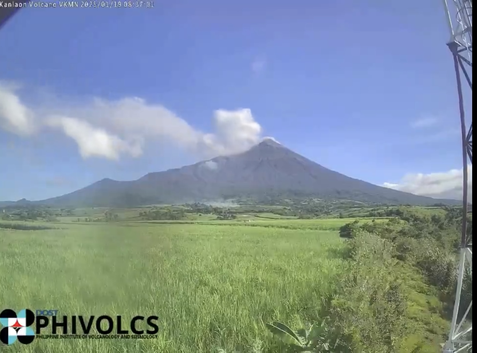 Kanlaon Volcano logs volcanic quakes, continues degassing