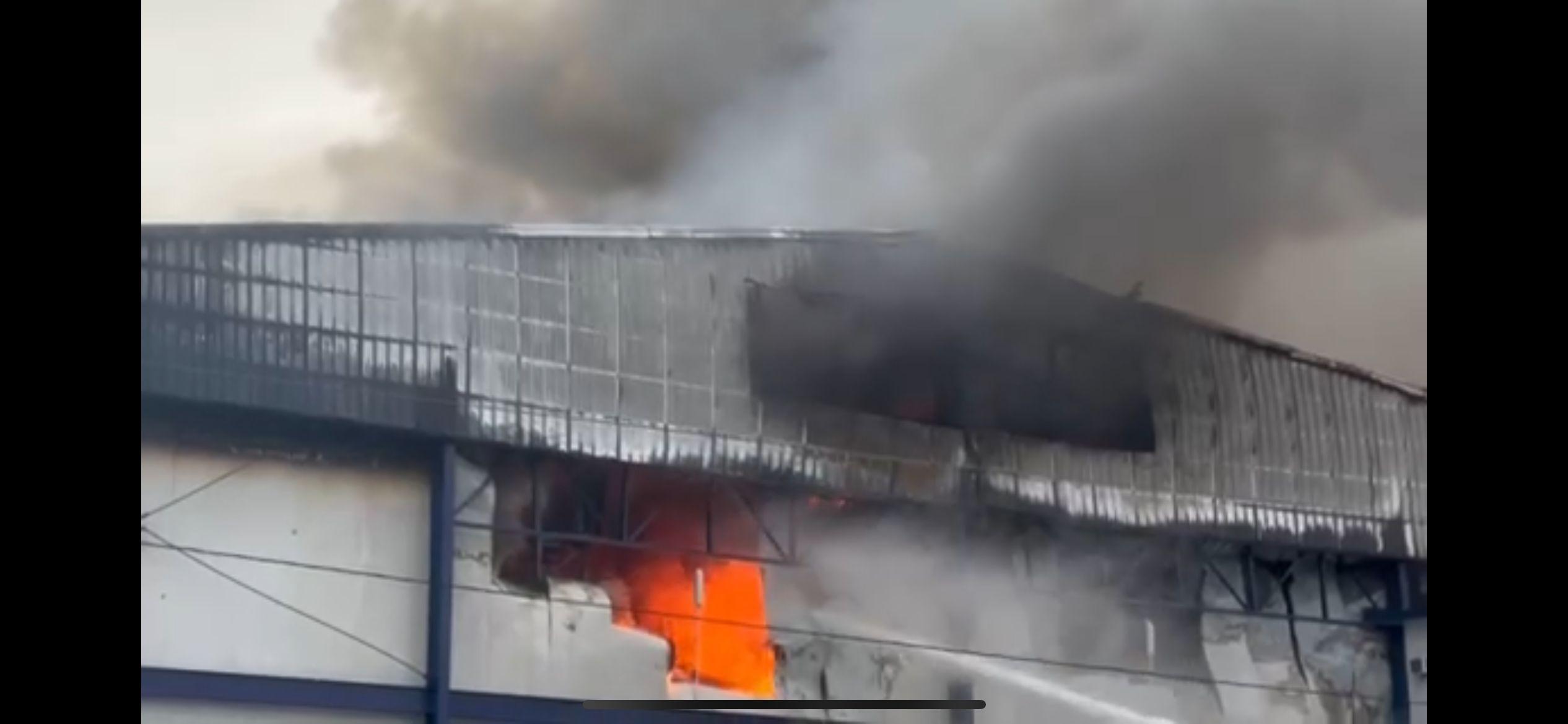 Fire hits cold storage facility on FPJ Avenue, QC