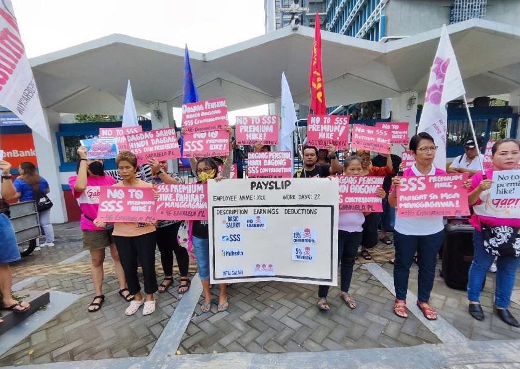 Gabriela protest at SSS re hike in contributions