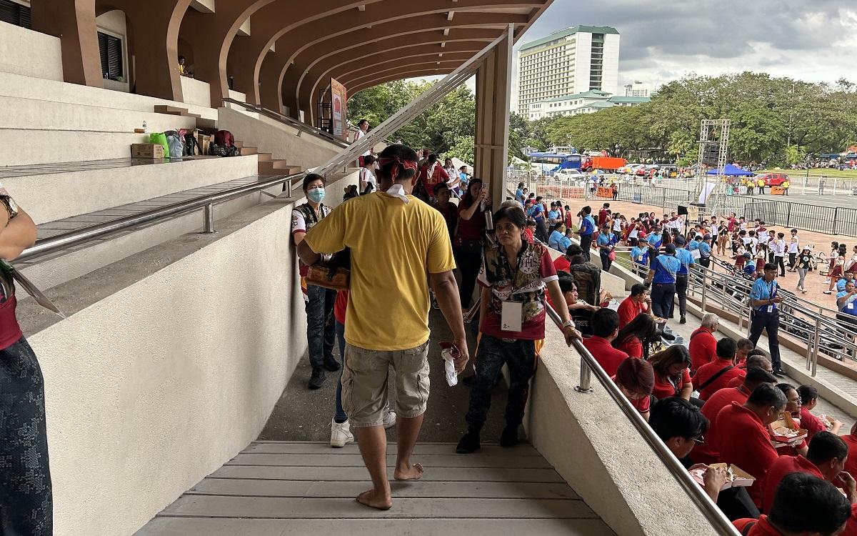 'Para sa Kanya": Nazareno devotee walks 7 hours barefoot during 'pagpupugay"