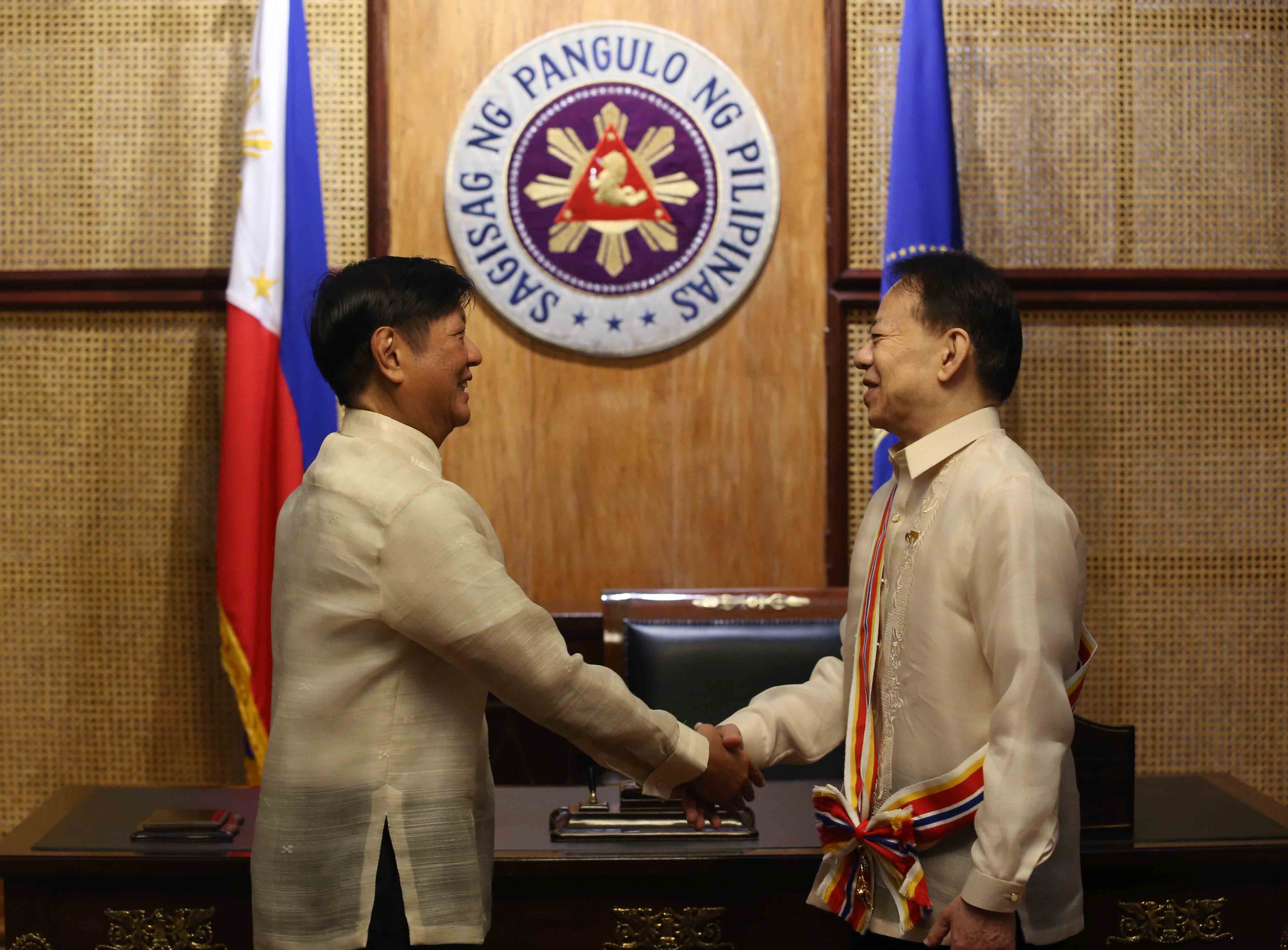 Outgoing ADB chief pays farewell call on Marcos