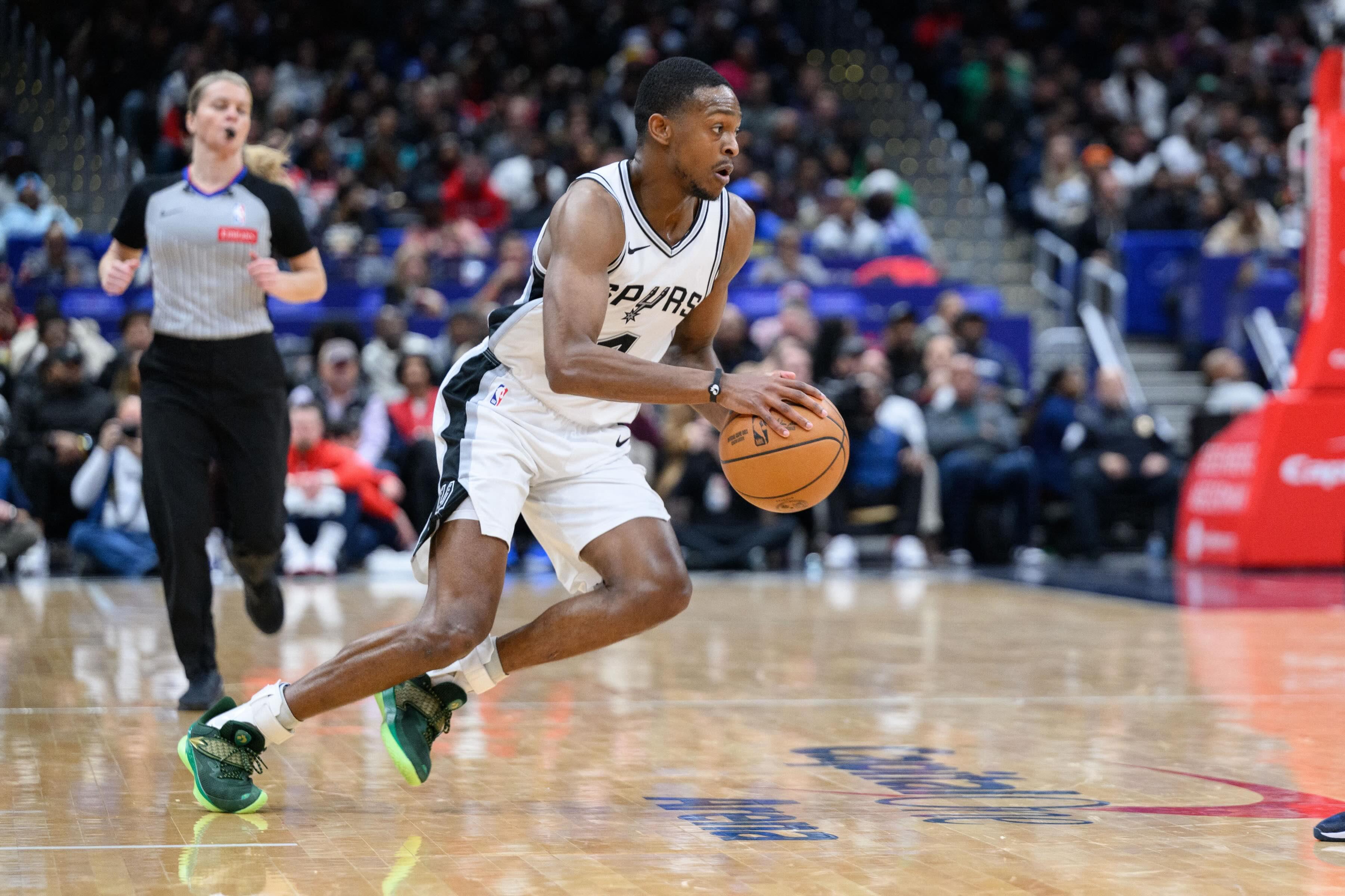 NBA: De'Aaron Fox carries Spurs past Suns in Austin | GMA