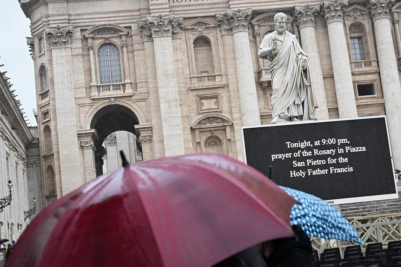 Pope Francis remains critically ill but alert; cardinals speculate