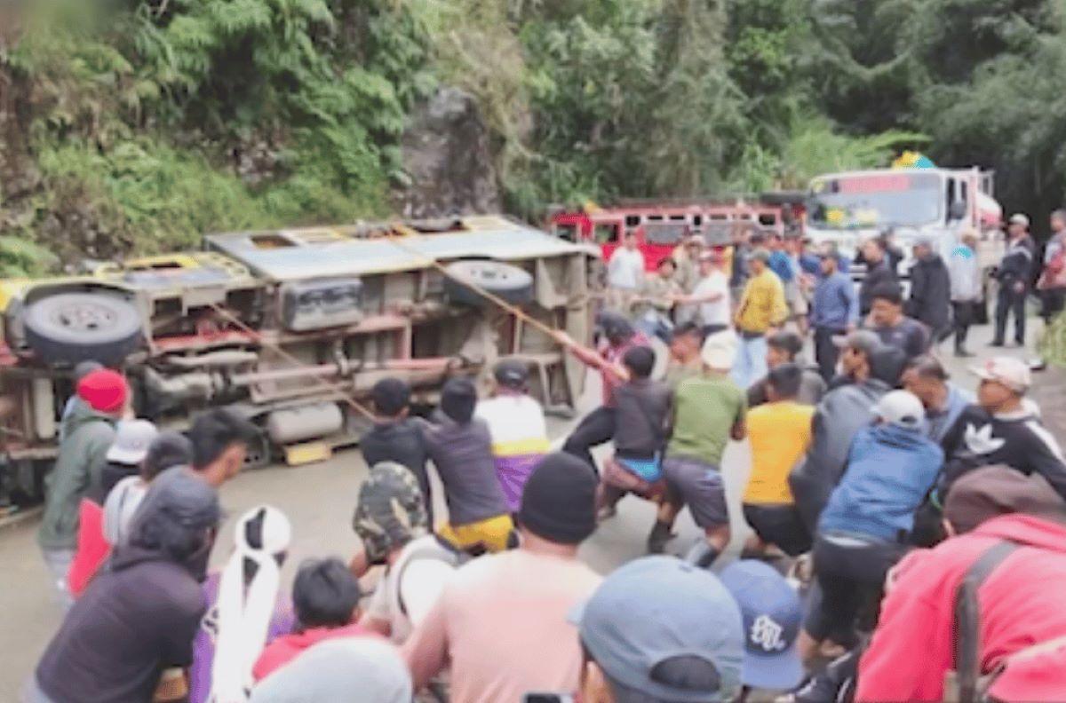 20 students injured as jeep overturns in Kalinga