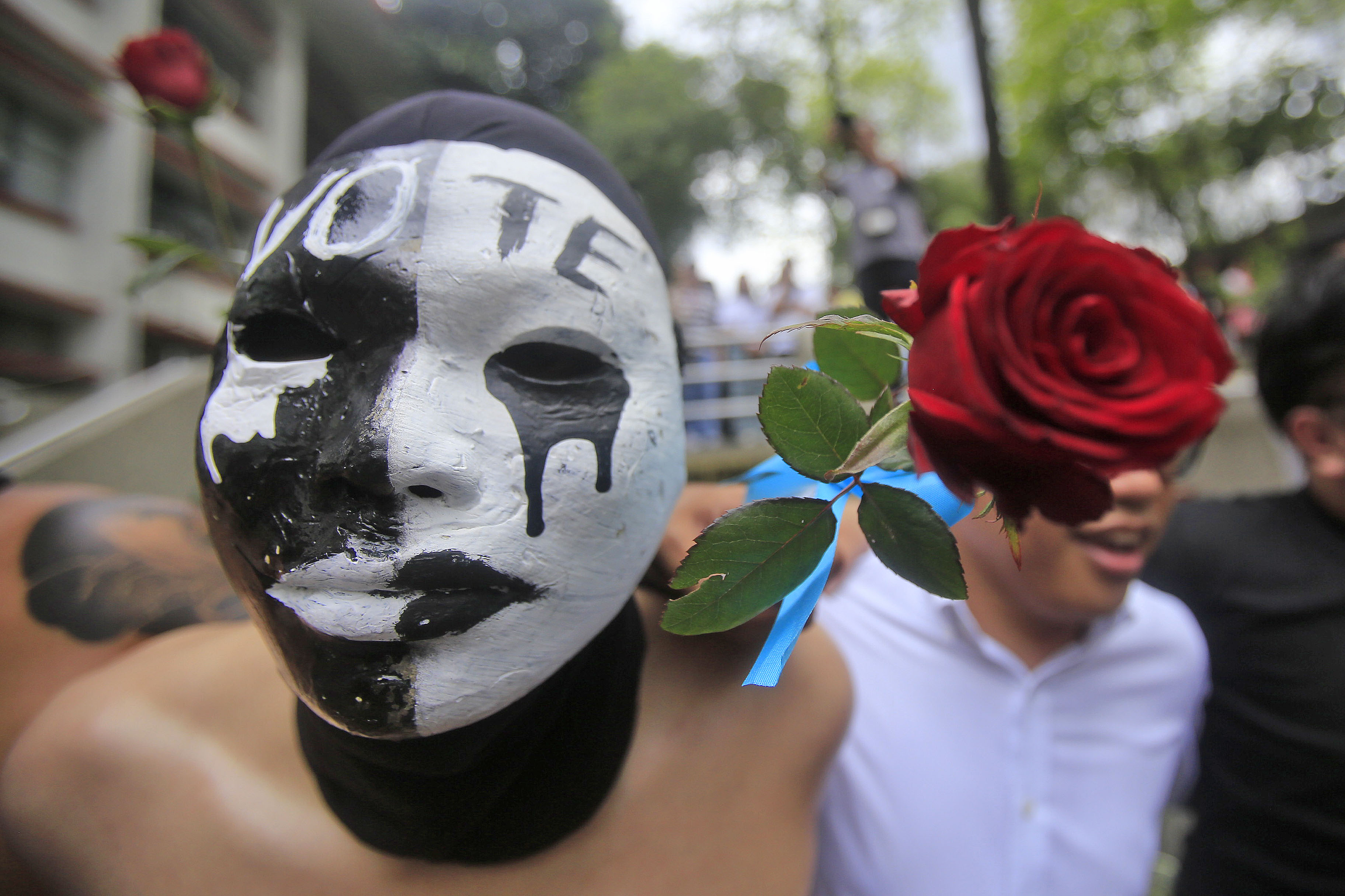 oblation run UP Oblation Run: How did roses come into the picture? | GMA News Online
